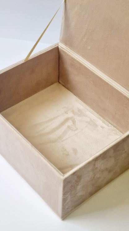 Rankų darbo dėžutė vokams/nuotraukoms "Perlas"